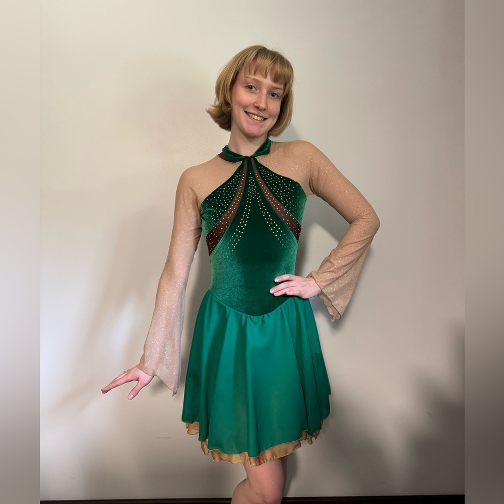 Jerry’s Skating World figure skating costume